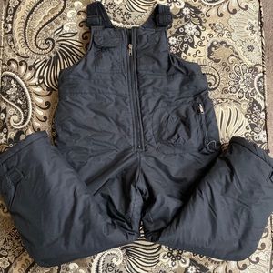 Gently used boys snow pants.
